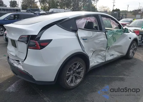 2023 Tesla Model Y Awd/Long Range Dual Motor All-Wheel Drive z USA, uszkodzony, nr VIN 7SAYGDEE7PF631224